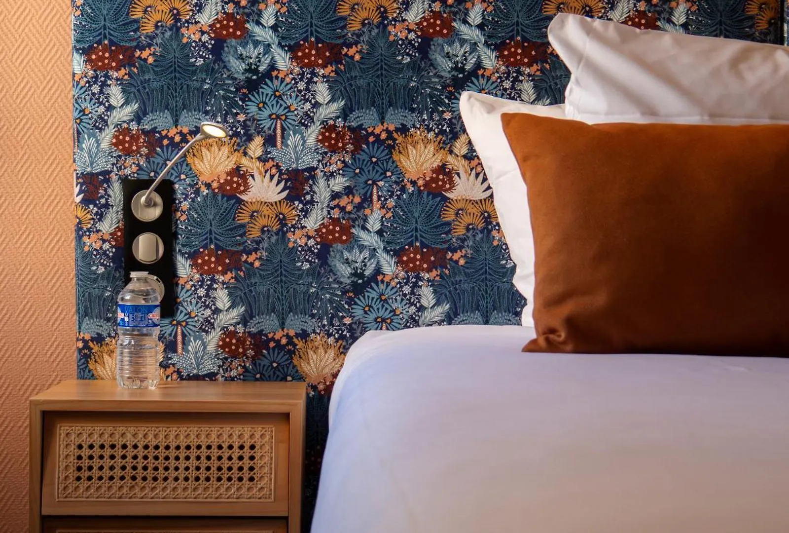 Où Dormir près du Théâtre de Poche : 4 Hôtels Centraux