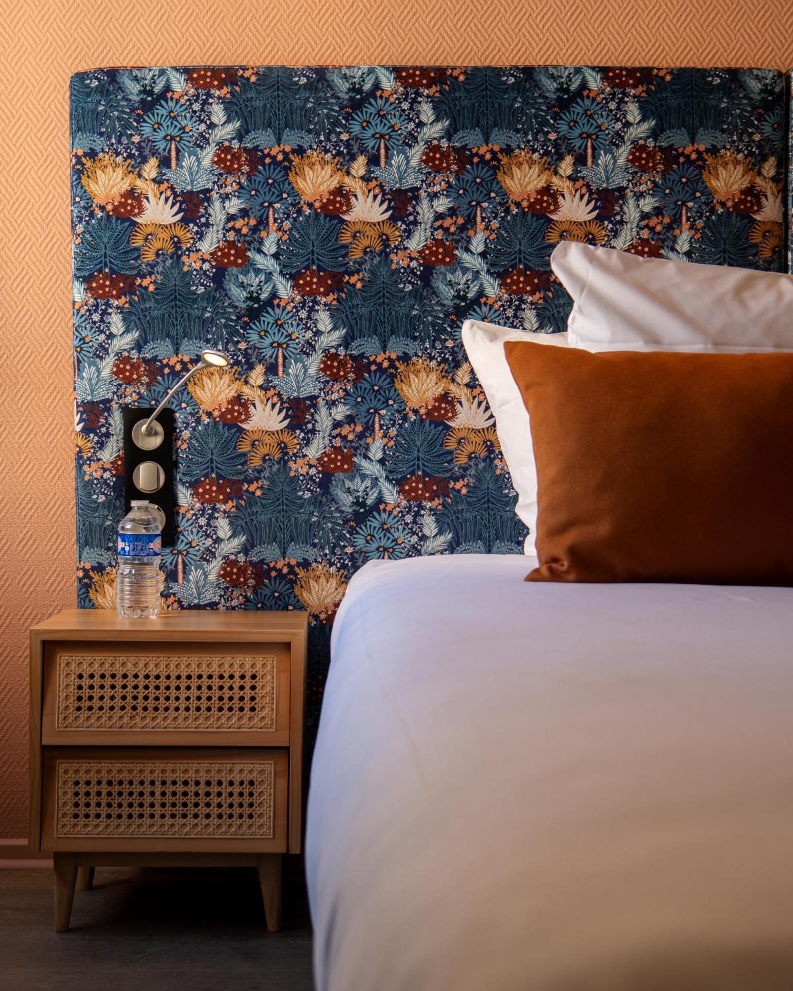 Où Dormir près du Théâtre de Poche : 4 Hôtels Centraux